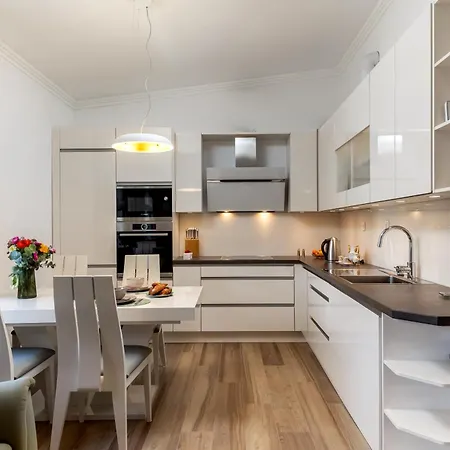 Luxury Sunset Apartments-free Parking *