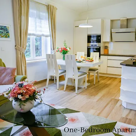 Luxury Sunset Apartments-free Parking Διαμέρισμα